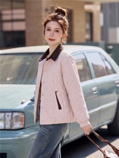 2026春秋撞色翻领压花外套女中老年妈妈宽松洋气短夹克上衣，女装短外套，余墨