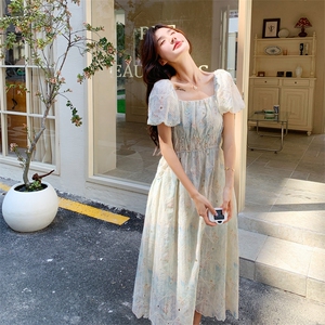 法式优雅绝美收腰刺绣短袖连衣裙2025夏季气质设计感大摆百搭长裙图片