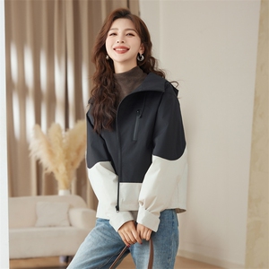 今年流行羽绒服女2025冬季新款立领短款连帽冲锋衣保暖运动外套潮图片
