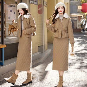 菱格羽绒服套装女秋冬高级感2025新款保暖带毛领套装裙两件套图片