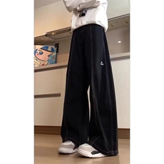 黑色