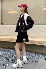 小众撞色拼接黑色棒球服82378-P140-K188，女装短外套，辉之琳