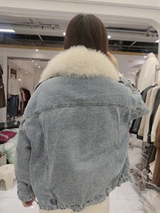 2021冬装新款狐狸毛大毛领牛仔羽绒服外套女图片