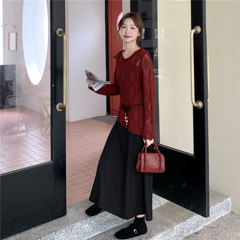 设计感小众气质女轻奢套装红色镂空长袖针织衫吊带裙两件套春秋装,女装连衣裙,维壹