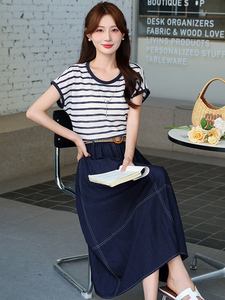 休闲高级复古松弛感套装裙2025新款女夏条纹上衣牛仔半身裙两件套图片