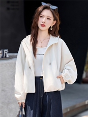米白色休闲连帽短外套女2025秋季新款宽松显瘦百搭超好看夹克上衣，女装短外套，鑫鑫美