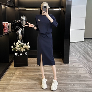 女春季洋气减龄上衣开叉半身裙两件套图片