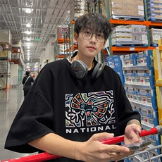 黑色