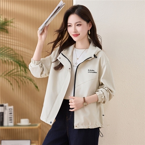 现货大货已出！！2025秋季女装新款时尚休闲刺绣字母连帽外套，女装短外套，以桐