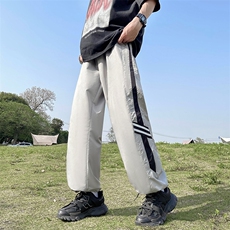 灰色