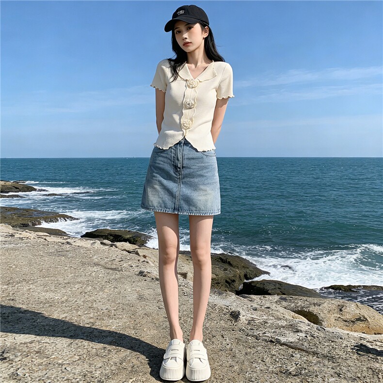 高级感时尚减龄套装女夏V领立体花朵短袖上衣蓝色牛仔短裙两件套,女装套装/套裙,江南