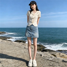 高级感时尚减龄套装女夏V领立体花朵短袖上衣蓝色牛仔短裙两件套，女装套装/套裙，江南