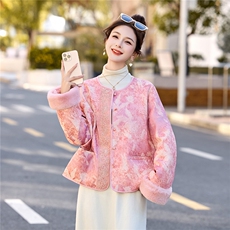 2025年潮冬季真狐狸毛重工刺绣钉珠短款新中式羽绒服新款，女装羽绒服，伊仟回