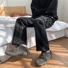黑色