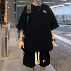 黑色