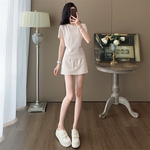 高级感休闲运动套装女夏洋气减龄圆领短袖上衣宽松阔腿短裤两件套图片