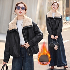 PU皮羽绒服女短款2025年冬季新款时尚大翻领羊羔毛设计感保暖外套，女装羽绒服，蓝朵琳