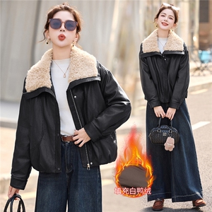 PU皮羽绒服女短款2025年冬季新款时尚大翻领羊羔毛设计感保暖外套图片
