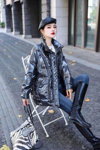 2038款羽绒服，女装羽绒服，依柏璐