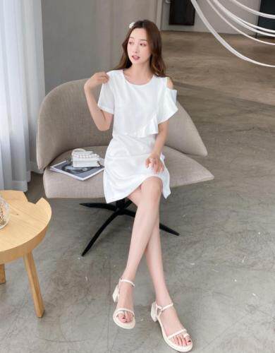 新款赫本荷叶边拼接法式小香风连衣裙，女装连衣裙，炅缇恩