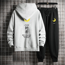 灰衣黑裤