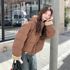 撞色设计连帽短款羽绒服女冬季2025新款面包服白鸭绒外套栗子色，女装羽绒服，2C129