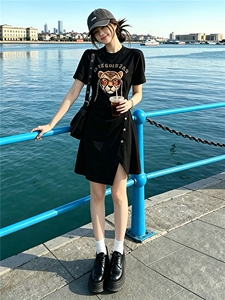 慵懒风韩版时尚气质短袖连衣裙女夏款圆领字母撞色拼接短袖T恤裙图片 慵懒风韩版时尚气质短袖连衣裙女夏款圆领字母撞色拼接短袖T恤裙图片