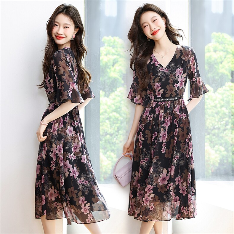 气质碎花雪纺连衣裙女中长款2025夏新款收腰显瘦洋气妈妈减龄裙子，女装连衣裙，星宇服饰