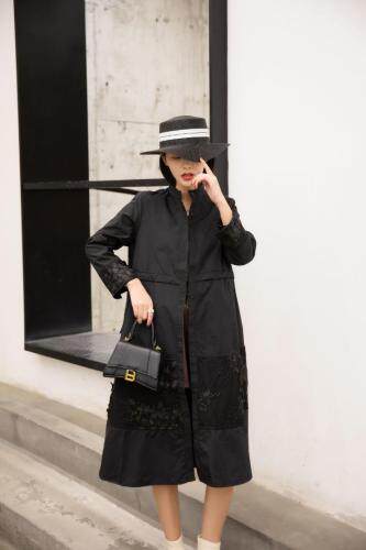 春季新款，网纱绣花欧版风衣，女装风衣，得瑟空间