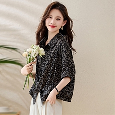 黑灰色（上衣）