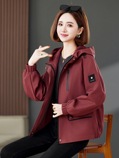 安哥拉红连帽外套女2025春秋新款妈妈时尚宽松夹克小个子短款风衣，女装短外套，靓衣阁