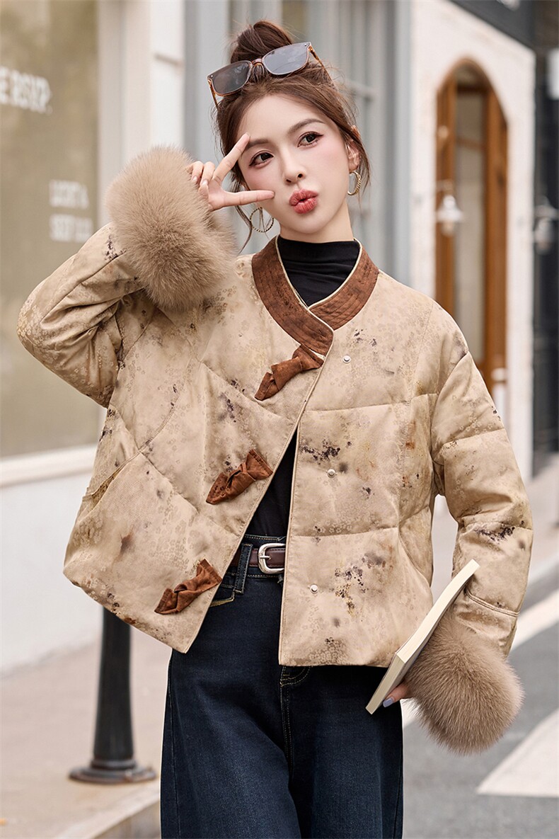 新中式国风羽绒服女2025冬季新款巨好看的高端短款狐狸毛保暖外套,女装羽绒服,依如秀(原杭风阁)