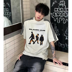 抖音得物品质二开240克宽松纯棉美式潮牌印花三条杠中性风短袖T恤图片
