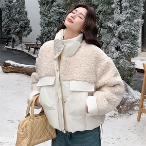 羊羔毛拼接白色羽绒服女冬超火好看高级小众独特漂亮短款加厚外套图片