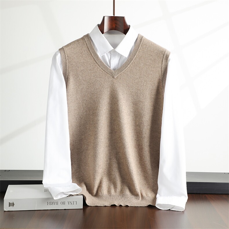 2025年秋季日常宽松型时尚都市V领套头平面V领马甲，男装背心/马甲，飞邦羊绒
