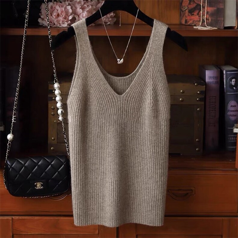 新款慵懒风宽松舒适坑条吊带背心百搭显瘦针织衫V领设计柔软亲肤，女装背心吊带，珍珑羊绒