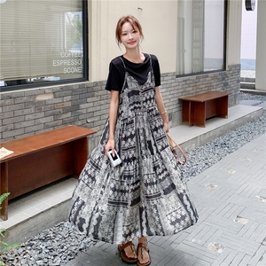 法式复古碎花吊带连衣裙套装女夏季新款高级感气质显瘦T恤两件套图片