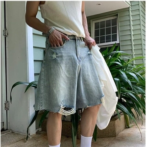 美式潮牌夏季水洗做旧破洞牛仔短裤男复古嘻哈直筒宽松五分裤子图片