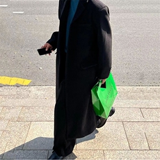 黑色