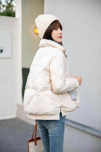 2036款羽绒服，女装羽绒服，依柏璐