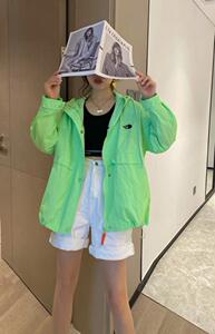 2021爱特儿连帽外套图片