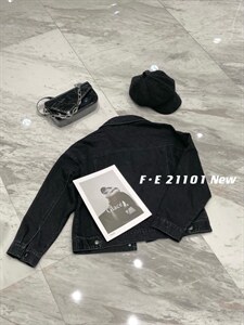 三花手工订珠牛仔外套图片