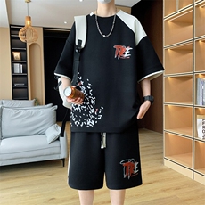 黑色