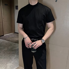 黑色