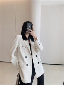 XZ22037 翻袖前后印字母大版西装,女装西装,穿名堂(7F)