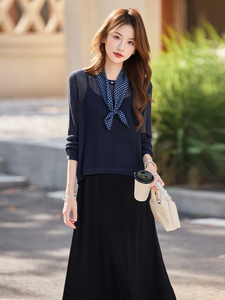 黑色吊带连衣裙2025秋新款简单大方的法式气质针织长袖度假套装裙图片
