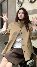卡其色日系撞色翻领外套女秋季2025新款气质高级感气质插肩袖外套，女装风衣，2C258