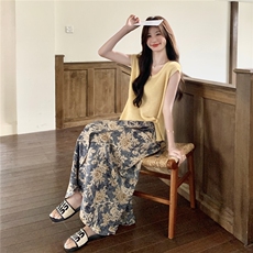 法式度假风一整套女2025夏新款黄色无袖针织衫复古印花半身裙套装，女装套装/套裙，维壹