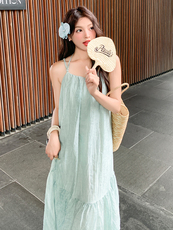 薄荷绿色法式吊带连衣裙女夏季2024新款度假风挂脖串珠气质长裙子，女装连衣裙，诺蝶