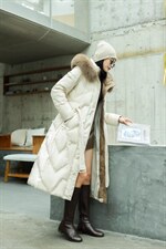 90白鸭绒狐狸毛领，两色四码，其它，伊艺不舍